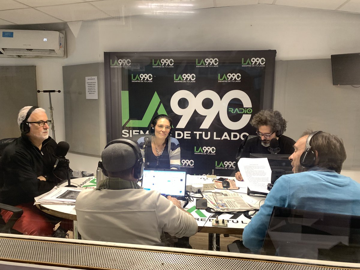 En #DetrásDeLoQueVemos tenemos la fórmula para sobrellevar la vuelta a la rutina: ¡Actualidad, filosofía y humor de la mano de @villarruel_clau <a href="/erespi/">Emanuel Respighi</a> <a href="/kmicheletto/">Karina Micheletto</a> <a href="/JulianMFava/">Julián Fava</a> y <a href="/Sebochini/">SEBOCHINI</a>!
📻 Sumate a @La990Radio de 12 a 14 hs

la990.com.ar