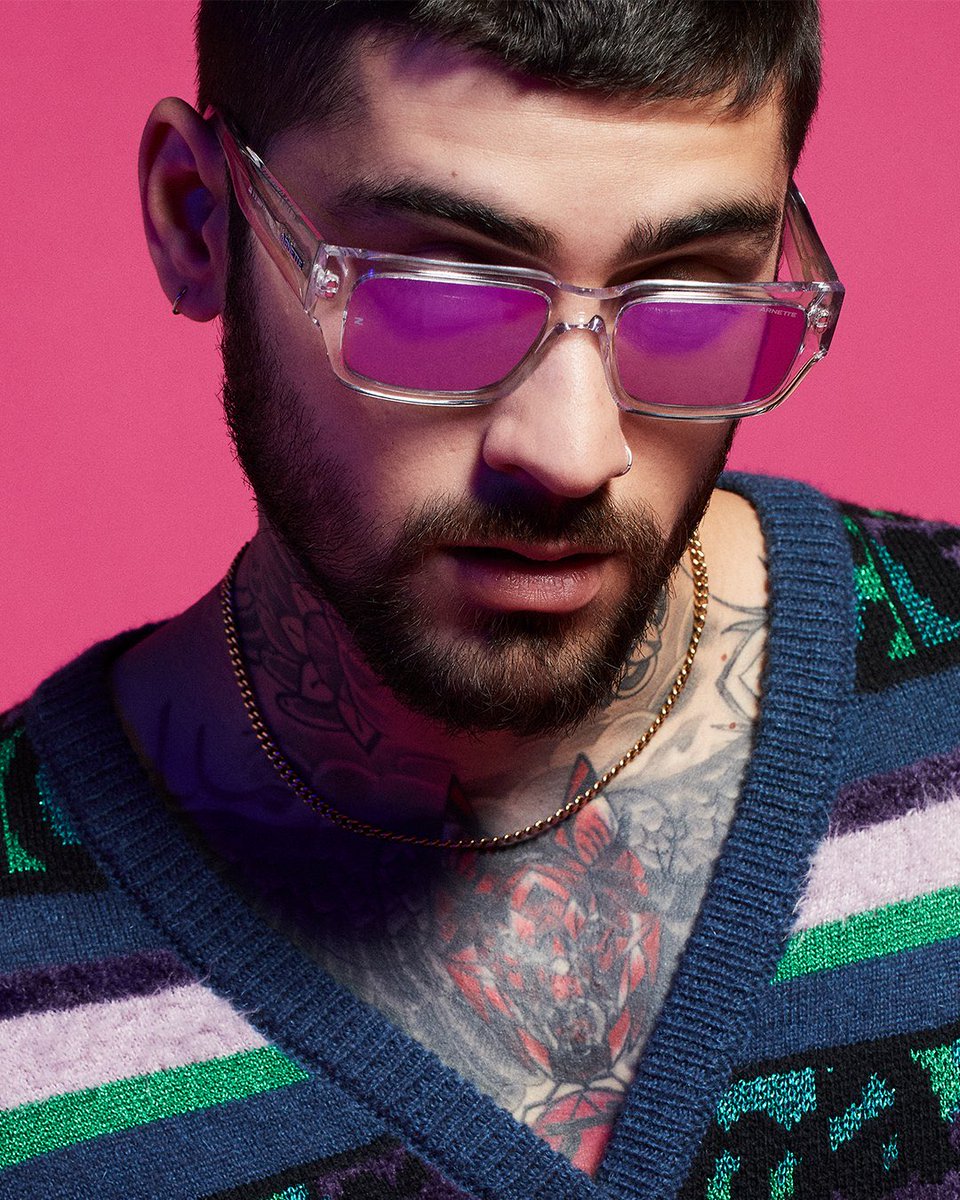 ZMupdvtes's tweet photo. Arnette via twitter!

“Zayn living for this look. The DAKEN styled to perfection. #ZAYNxARNETTE 
https://t.co/KU0XuMRWwE” https://t.co/ijmRyDBY8C