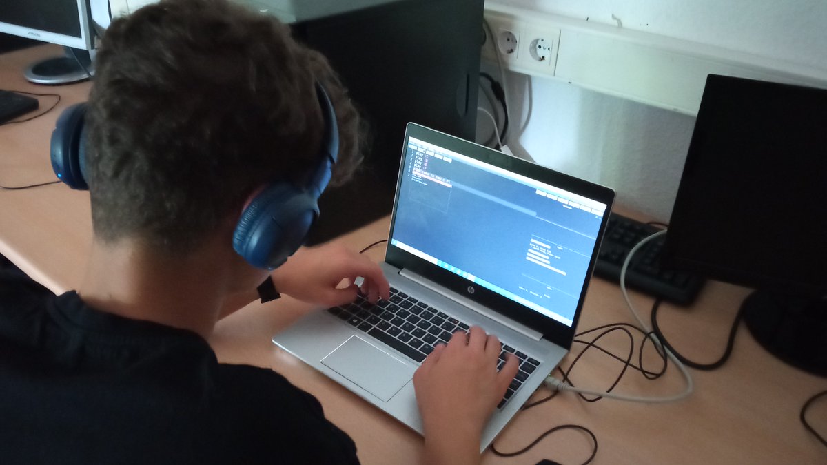 ieslacabrera's tweet photo. Taller Sonic Pi🎵💻💻
Otro estupendo taller del proyecto "Steam con A"
Gracias Jesús Jara López. 
@redplanea https://t.co/F5NGZLkCLL