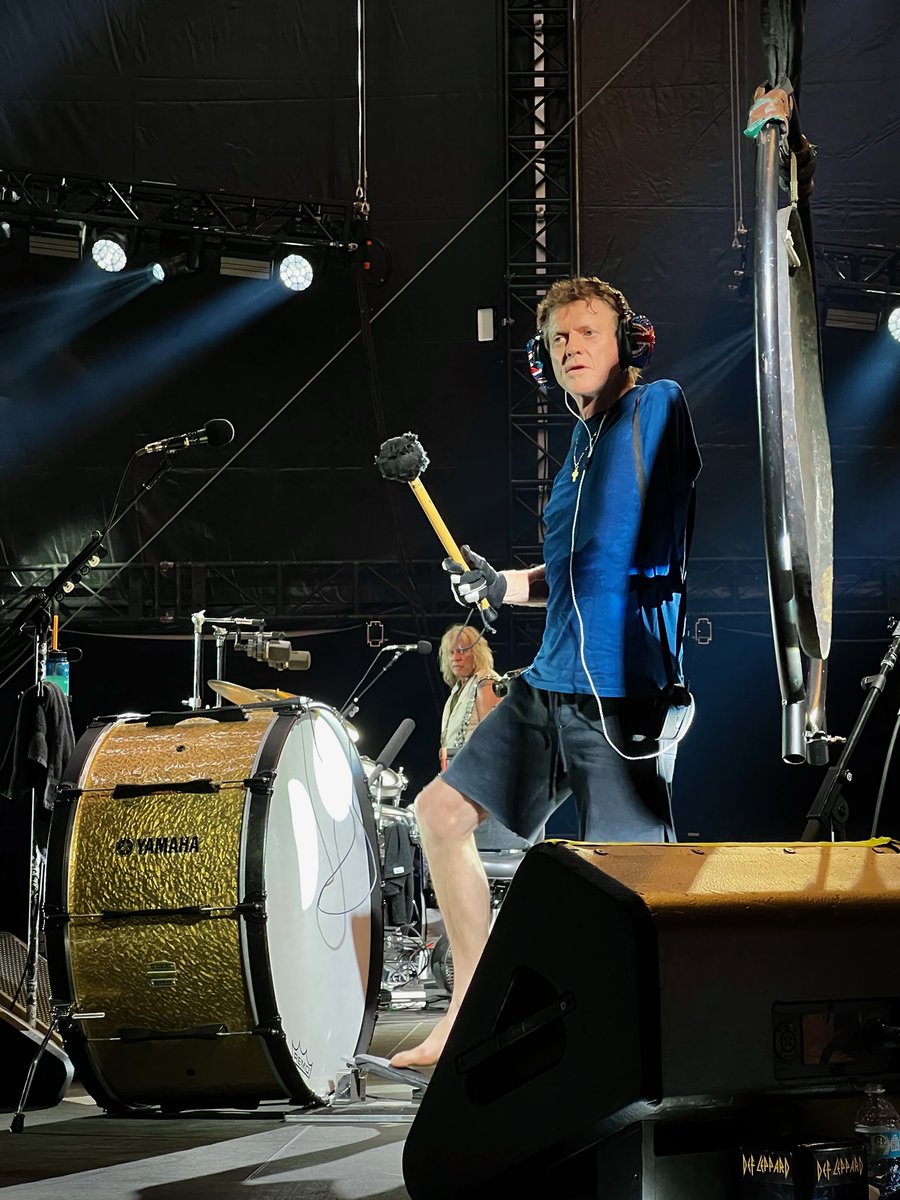 rickallenlive's tweet image. I sure look deep in thought for having just one big drum...  😁