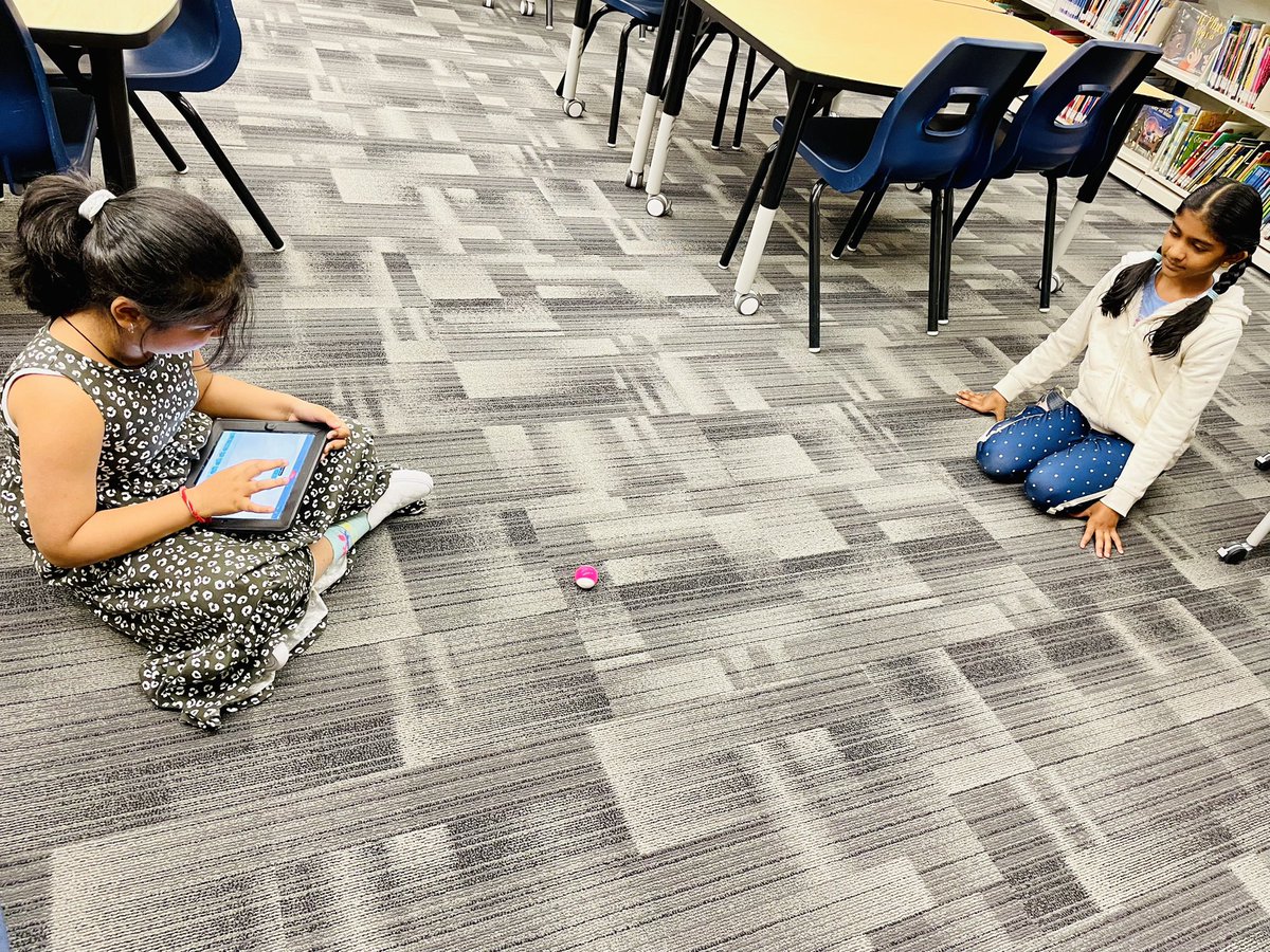 LaurierPs's tweet photo. Playing, coding and working with our Sphero Minis 🤖 @Sphero @SpheroEdu @PDSB_Libraries @LLC_SWLaurier @PeelSchools https://t.co/q4Z5JY0no3