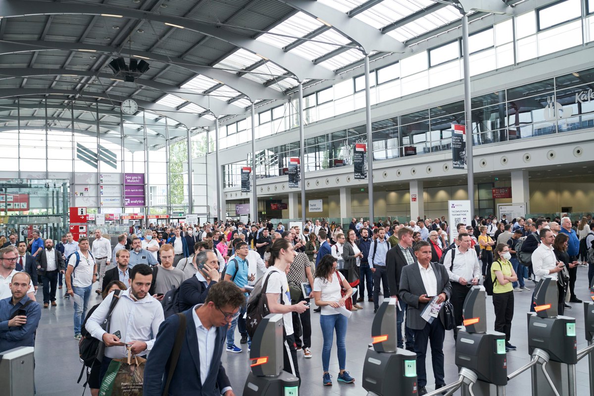 analytica tweet media