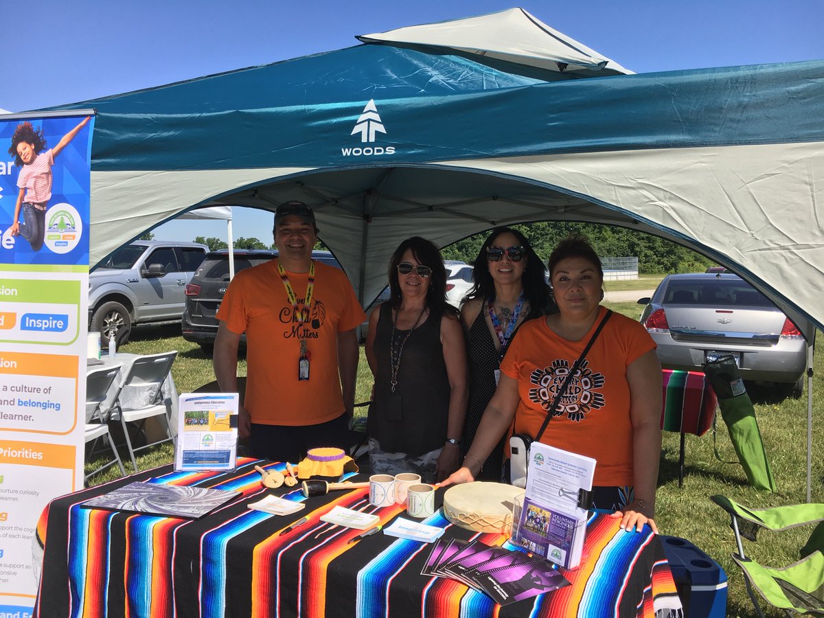 IndigenousEdGE's tweet photo. Indigenous Education team members at Six Nations for National Indigenous Peoples Day, #nationalindigenousday, #IndigenousEdge https://t.co/vnzyIzQb6x