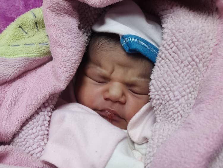 #21Jun Ayer atendí personalmente a Greilisbeth, un embarazo a término en el Ambulatorio de Santos Luzardo. Hoy nuestro equipo de <a href="/FundaselaraO/">Fundaselara_oficial</a> la visitó nuevamente en la maternidad donde dio a luz a una hermosa niña, sana y fuerte. Bendiciones para la familia Hidalgo Arrieche.