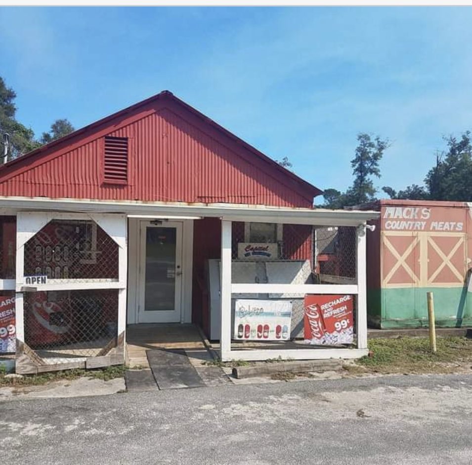 thejudyleee's tweet photo. #GrowingUpBlackInARedneckCountryTown: Our corner store is a chicken coop. 🤣🤣 #growingupblack https://t.co/vfve50uNrw