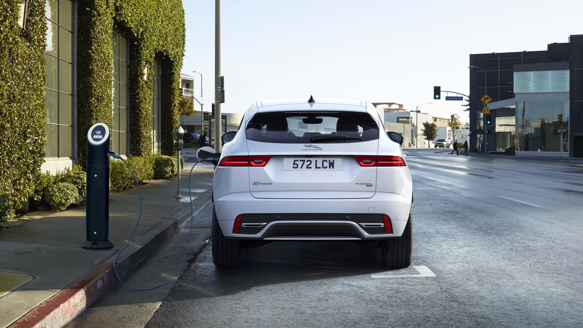 SturgessCarsLtd's tweet image. 0-80% charge from as little as 30 minutes and an all-electric range of up to 68km.

Effortlessly switch between petrol and electric driving with Jaguar E-PACE electric hybrid.

Learn more:

➡️ pos.li/2kwdlt

#jaguar #epace #jaguarepace #electric #hybrid #phev #leicester