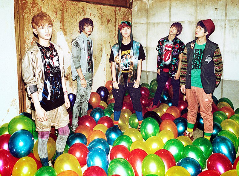shineecharts's tweet photo. In 2011, Replay (JPN ver.) broke the record for the highest first week sales for the Japanese debut single of a Korean group, and was the first debut single by a Korean male group to be certified Gold by RIAJ.

#祝SHINee日本デビュー11周年
#11YearsWithSHINeeJPN
@SHINee https://t.co/QyFtaSC1T0