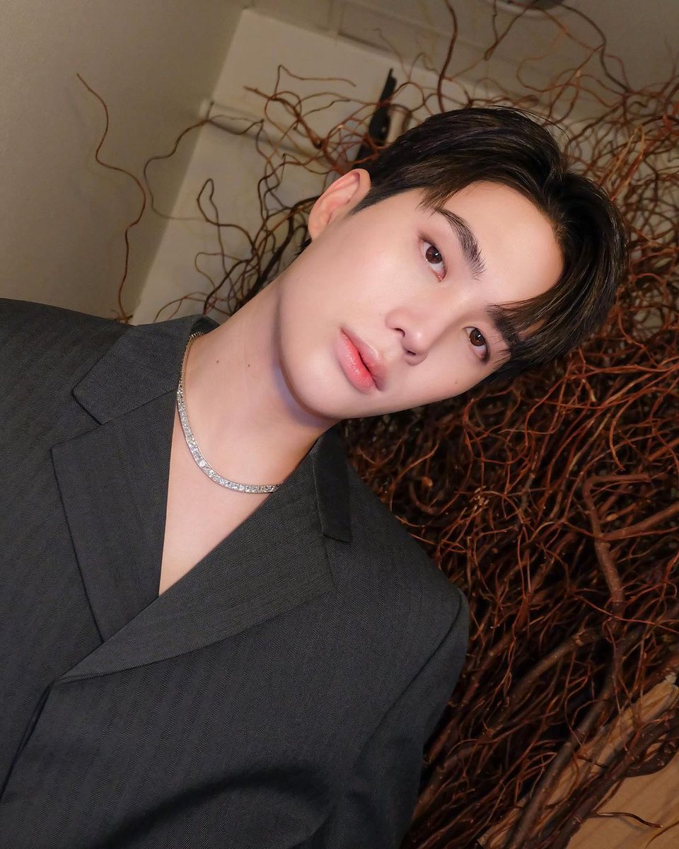 btnoii's tweet photo. 220621 luckysevenb and auddy_paiboon ig update
(Makeup Artist & Hairstylist)
/Sarin is SO ETHEREAL
#CongratsInnJob #innsarin #GodSarin https://t.co/RF8xfXu93W