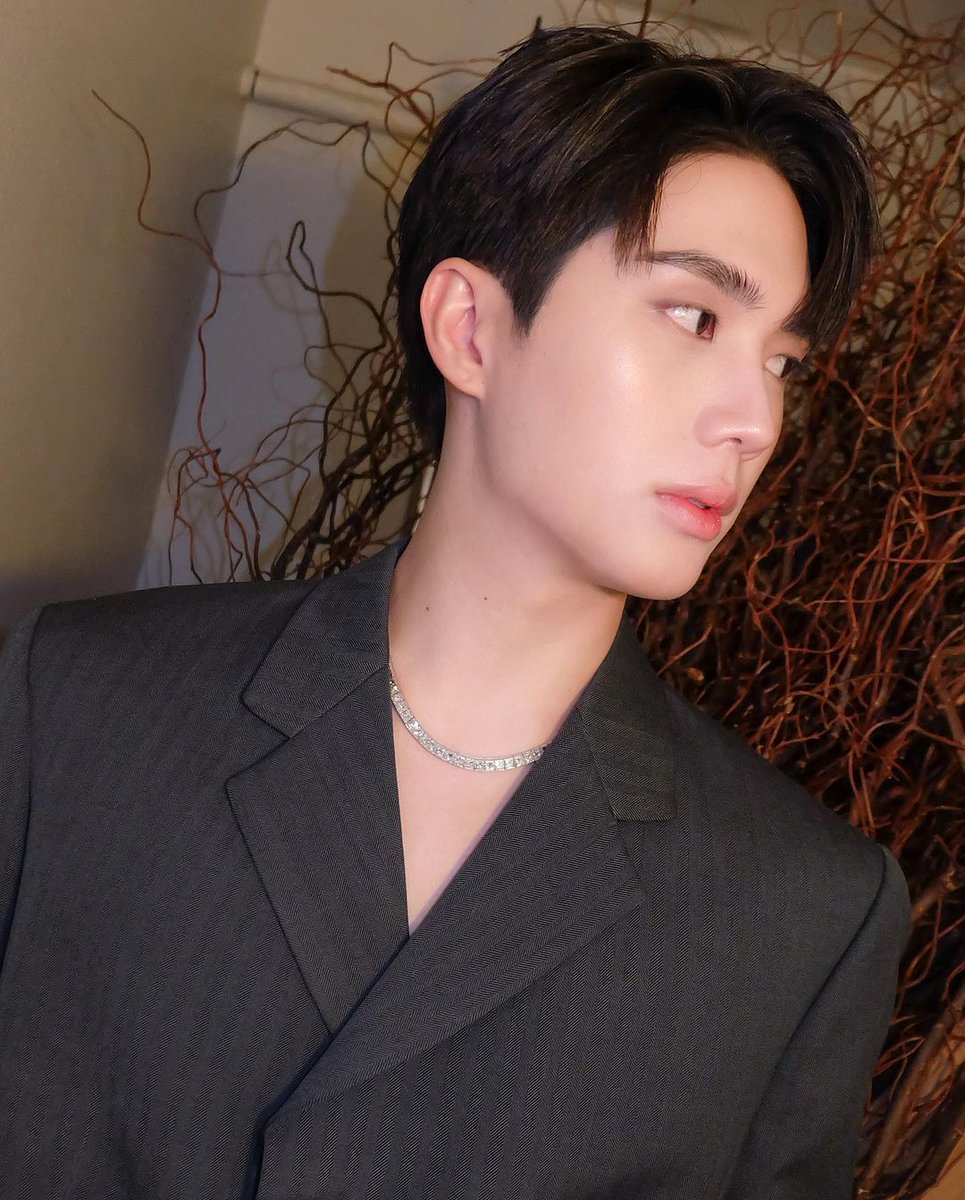 btnoii's tweet photo. 220621 luckysevenb and auddy_paiboon ig update
(Makeup Artist & Hairstylist)
/Sarin is SO ETHEREAL
#CongratsInnJob #innsarin #GodSarin https://t.co/RF8xfXu93W