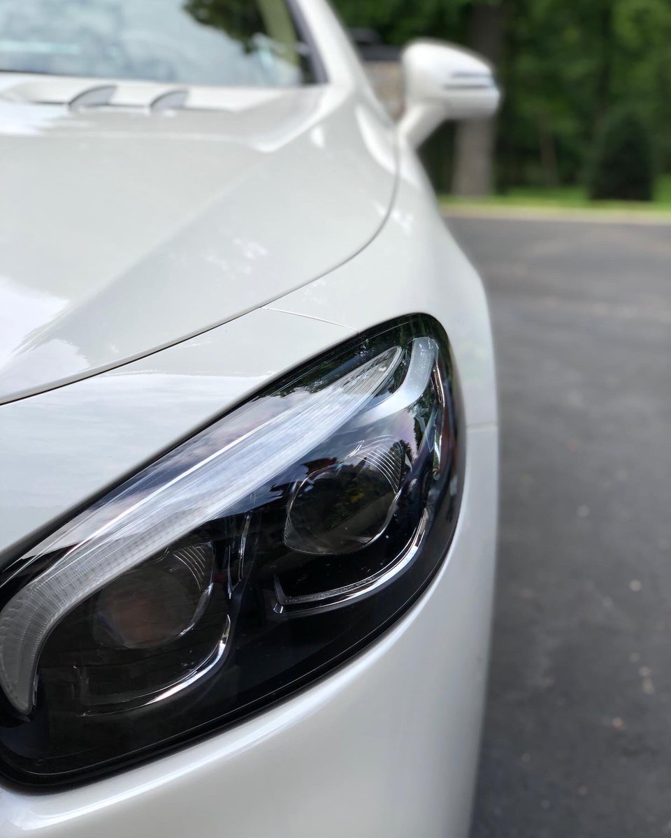 Mercedes’ SL 550 Detail