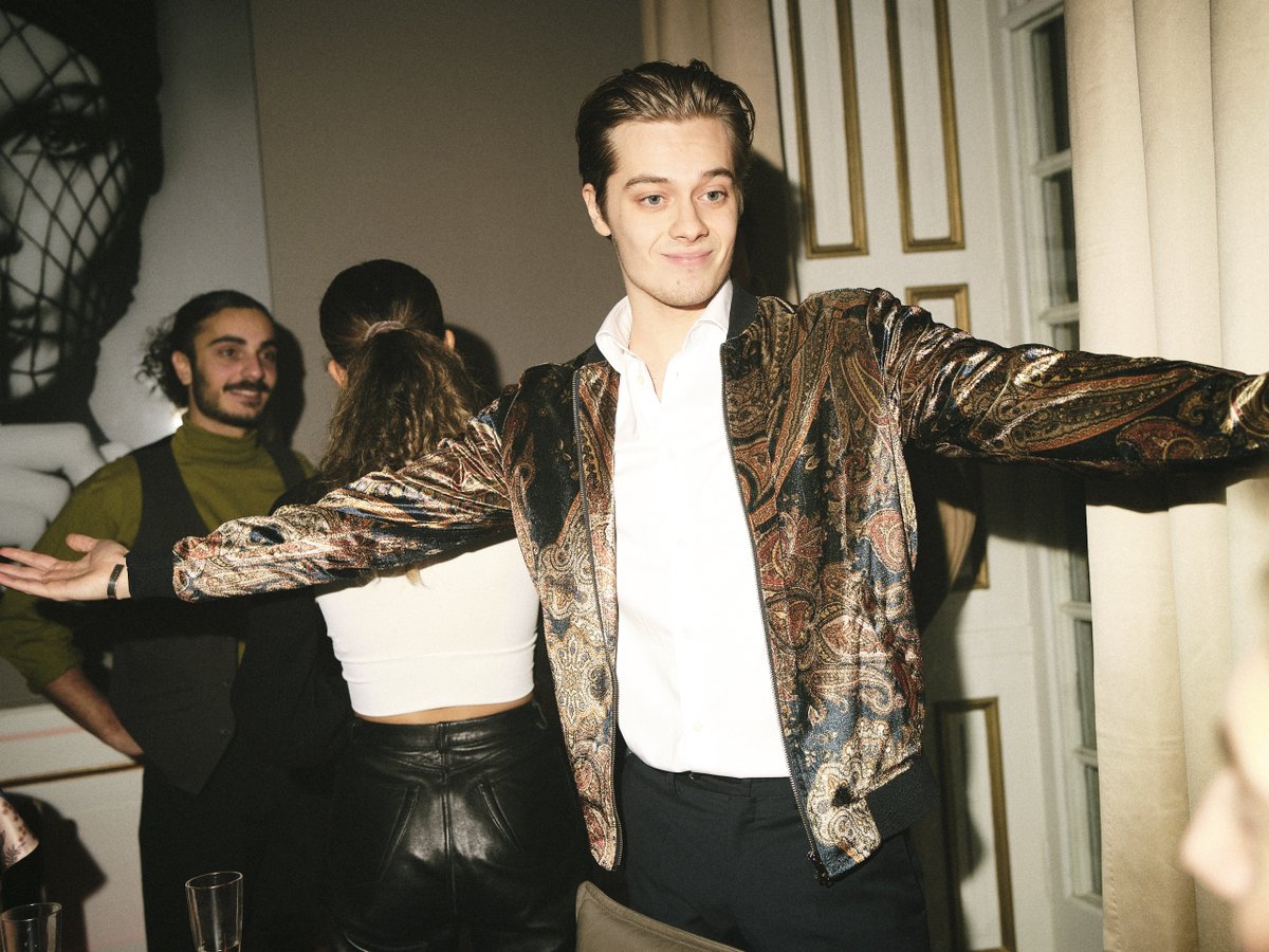 Giveaway alert! One <a href="/joineverything/">EVERYTHING</a> follower who joins our WAITLIST (link in bio) and RT's this post will win £10!  

For another opportunity to win, tag a friend (or friends!) 🧑‍🤝‍🧑