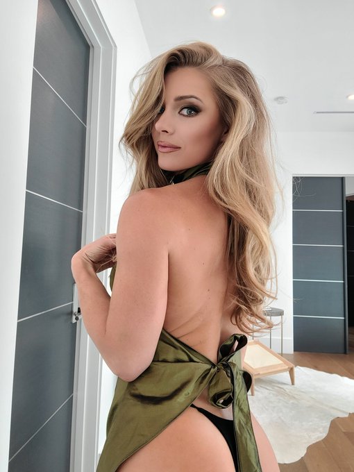 I choose the 𝑯𝒂𝒑𝒑𝒚 𝒂𝒏𝒅 𝑯𝒆𝒂𝒍𝒕𝒉𝒚 version of me!😘  Which PIC do you like best!? 1,2 or 3?   You can always<a href="/tag/superbowl"class="tags"><span>#superbowl</span></a><a href="/tag/superbowlhalftimeshow"class="tags"><span>#superbowlhalftimeshow</span></a>