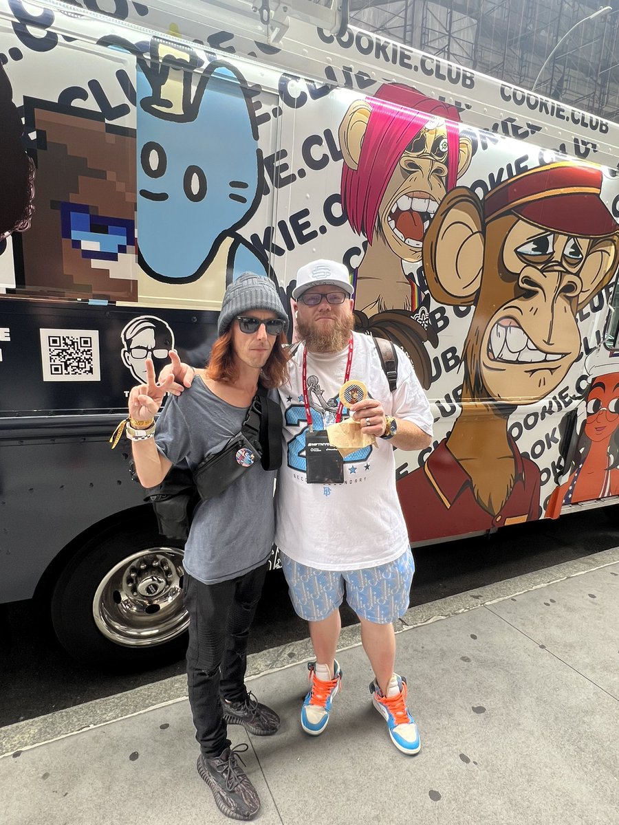 4EvrPinkLady's tweet photo. @BlueDoheny &amp; @TAYL0RWTF  at NFT NYC! https://t.co/8hOwYZmhcN