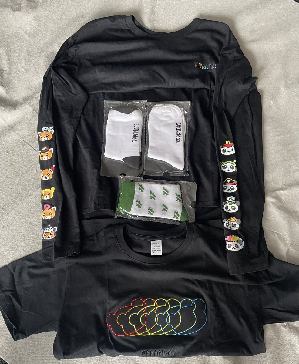 So today i met <a href="/beepxbeepx/">beepbeep.eth</a> and she definitely came through on some awesome @PPPandasNFT merch, thankful that after holding for these few months I get some amazing apparel. 

#PPPwear #PPPandas #WomeninNFTs