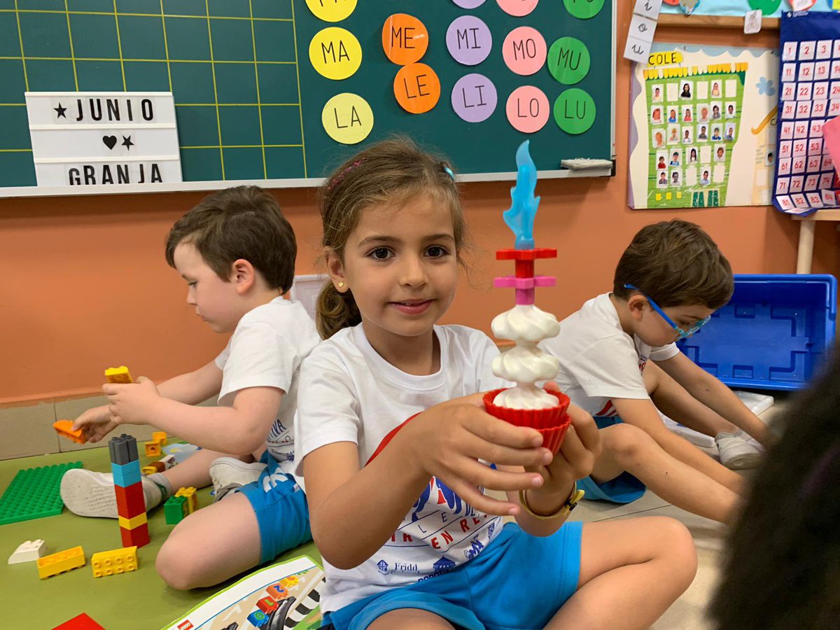 VReinaGijon's tweet image. También hoy hemos hecho un hueco para practicar la robótica con los más pequeños del colegio dentro de la #semanadeportiva 

Gracias a @Robotix_educa