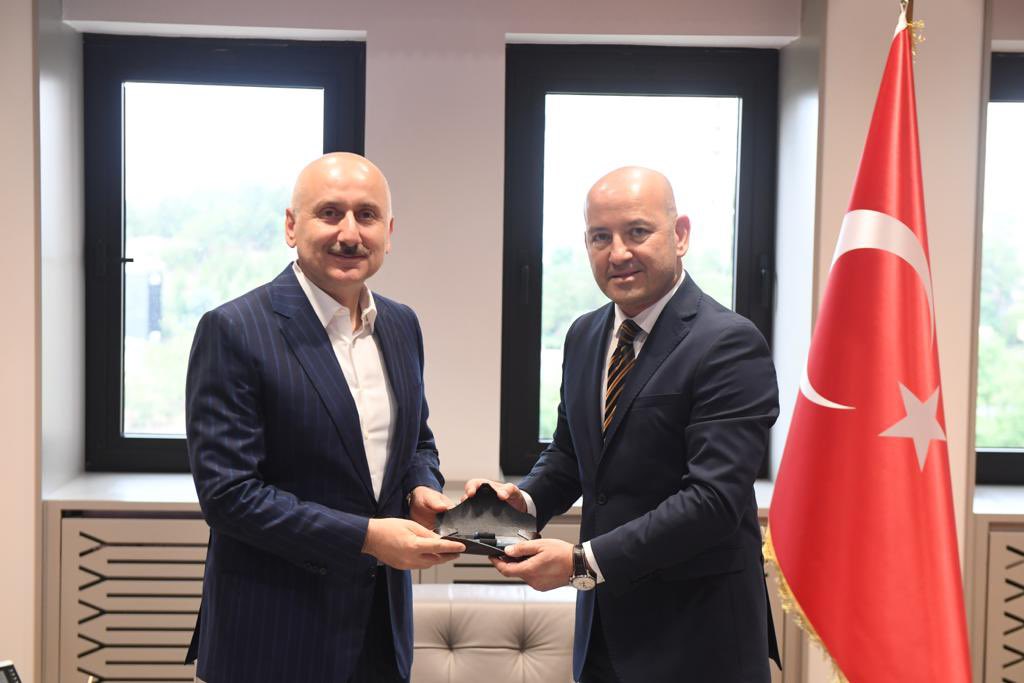 talpa_org's tweet photo. Ulaştırma Bakanımız Sayın Adil KARAİSMAİLOĞLU’nu TALPA yönetimi olarak makamında ziyaret ettik. Havacılık iş kanunu, Pilotların Hususi pasaport ihtiyacı, İstihdam ve işsiz pilotlar konularında kendileri ile görüşlerimizi paylaşarak taleplerimizi ilettik, desteklerini istedik. https://t.co/hth6vhrLpr