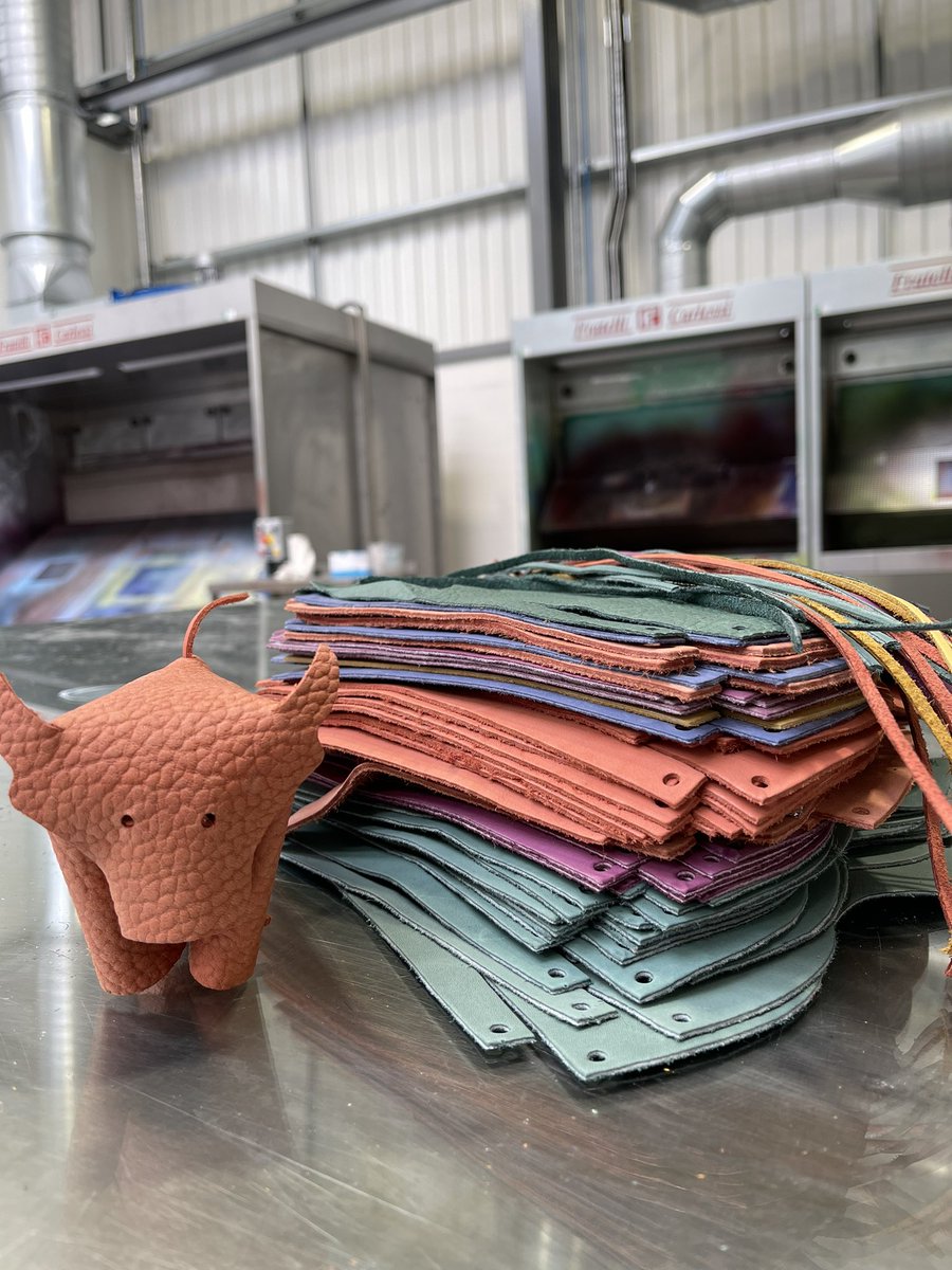ICLTLeather's tweet photo. Today @ICLTLeather took part in the @UniNorthants STEAM Northants 22 event. An ideal event to showcase the amazing ICLT facilities to future students. @SATRAtechnology were also showcasing leather testing and measuring feet! Maybe we met some future students today! #studyleather https://t.co/mIJsNFZpuV