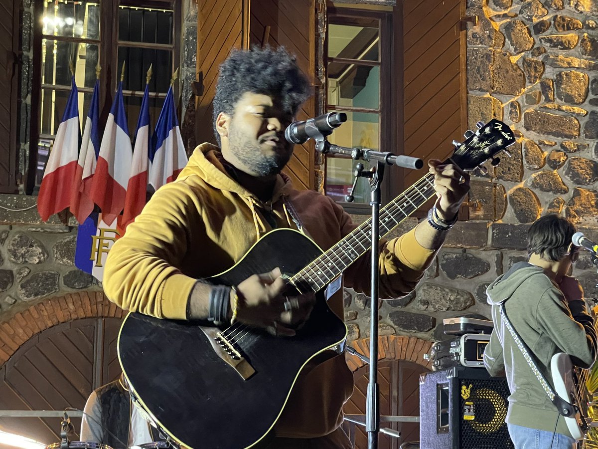 Pour la Fête de la #Musique à #SaintLeu nous avons ouvert notre scène aux jeunes musiciens, chanteurs de l’école de Musique et aux artistes et passionnés qui ont bien voulu partager leur passion avec le public en ce jour où « Faire de la musique » doit rester l’essentiel 🙏🏽