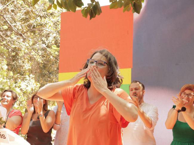 JovesPV's tweet photo. I amb les dents apretades, moltes gràcies
 @monicaoltra 

La transformació del País Valencià i les polítiques socials que tant han ajudat a les més vulnerables no s’entenen sense tú

Sempre seràs la nostra Vicepresidenta ✊🏽🧡 https://t.co/Os90Vz3hNp