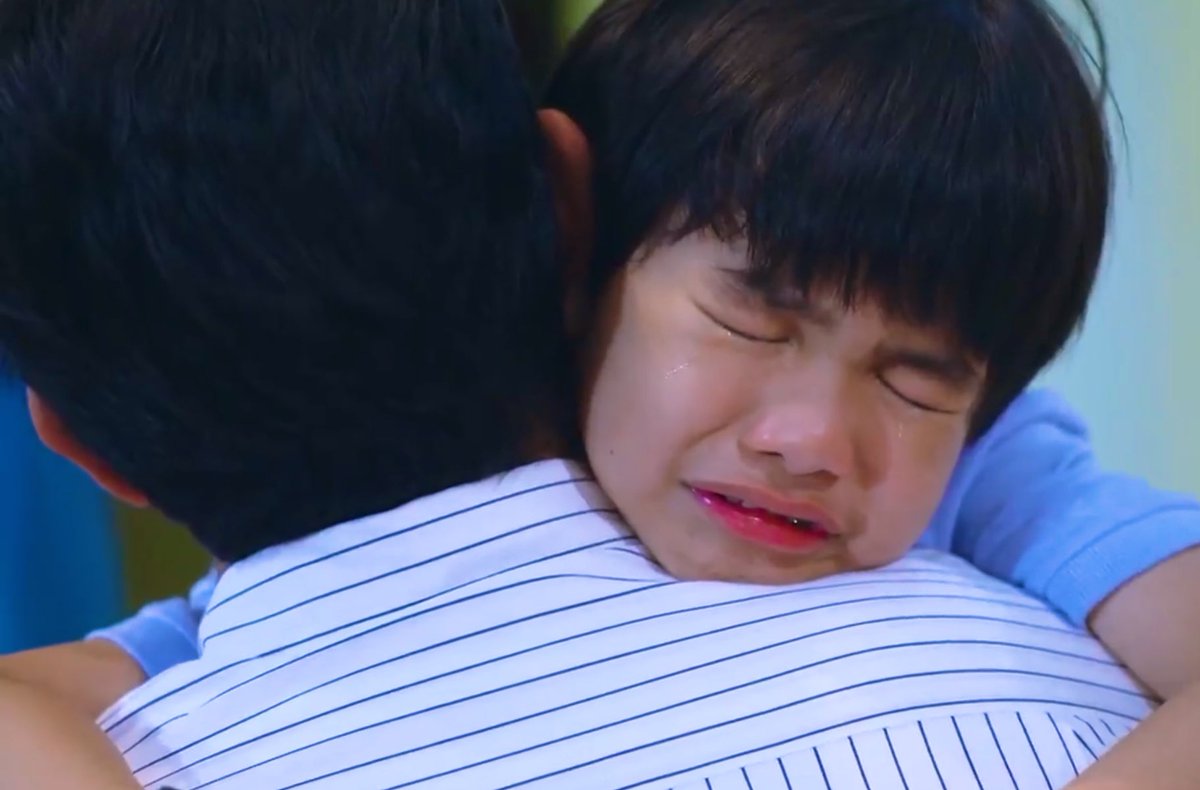 luk_bbbb's tweet photo. ชอบซีนนี้ของฟามากๆเลย👏🥰👍ปรบมือให้เลย 
บรีฟยังไง คือเล่นถึงมาก ซีนอารมณ์จัดๆกับพ่อแม่กะป้าช่างยุอีก รวมความปัง
 
แววตาน้องมีแต่คำถาม ว่าทำไมไม่บอกเร็วกว่านี้🥹
นำ้ตาไหลเลยชั้น งืออออ😭😭ทั้งหมดล้วนมาจากผู้ใหญ่ #รตีลวงep14 

เรื่องนี้ควรได้รางวัล🏆บทดีเด่น นักแสดงยอดเยี่ยม https://t.co/Mv8Tc4cpUG