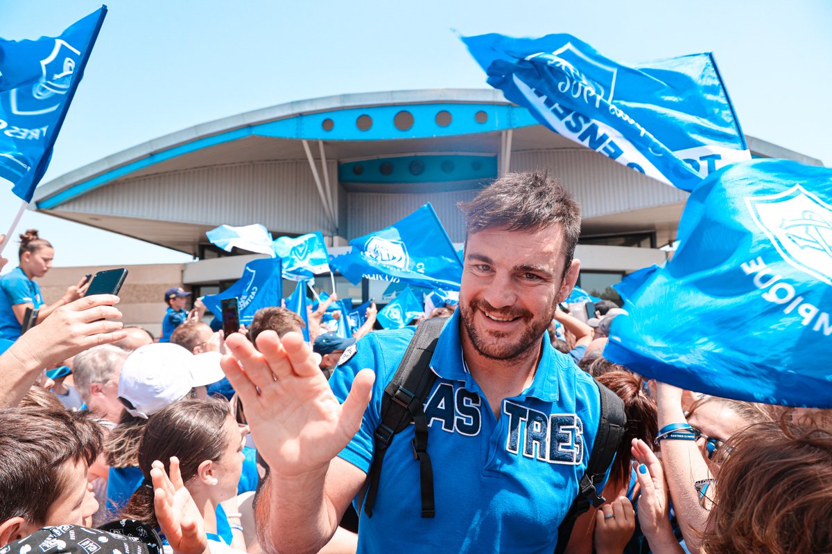 CastresRugby's tweet photo. 𝐋𝐞 𝐠𝐫𝐚𝐧𝐝 𝐝𝐞́𝐩𝐚𝐫𝐭 𝐩𝐨𝐮𝐫 𝐏𝐚𝐫𝐢𝐬 🛫 🔵⚪

Tous derrière nos Olympiens ce mercredi après-midi à 13h à l'𝙖𝙚́𝙧𝙤𝙥𝙤𝙧𝙩 𝙙𝙚 𝘾𝙖𝙨𝙩𝙧𝙚𝙨-𝙈𝙖𝙯𝙖𝙢𝙚𝙩 pour les encourager une dernière fois avant le départ pour Paris !

𝗧𝗢𝗨𝗦 𝗘𝗡𝗦𝗘𝗠𝗕𝗟𝗘 ! 💙 https://t.co/yjuIxC5FBO