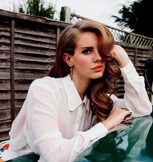 PopCulture2000s's tweet photo. happy birthday to the legendary lana del rey. https://t.co/Llrt4eQBXI