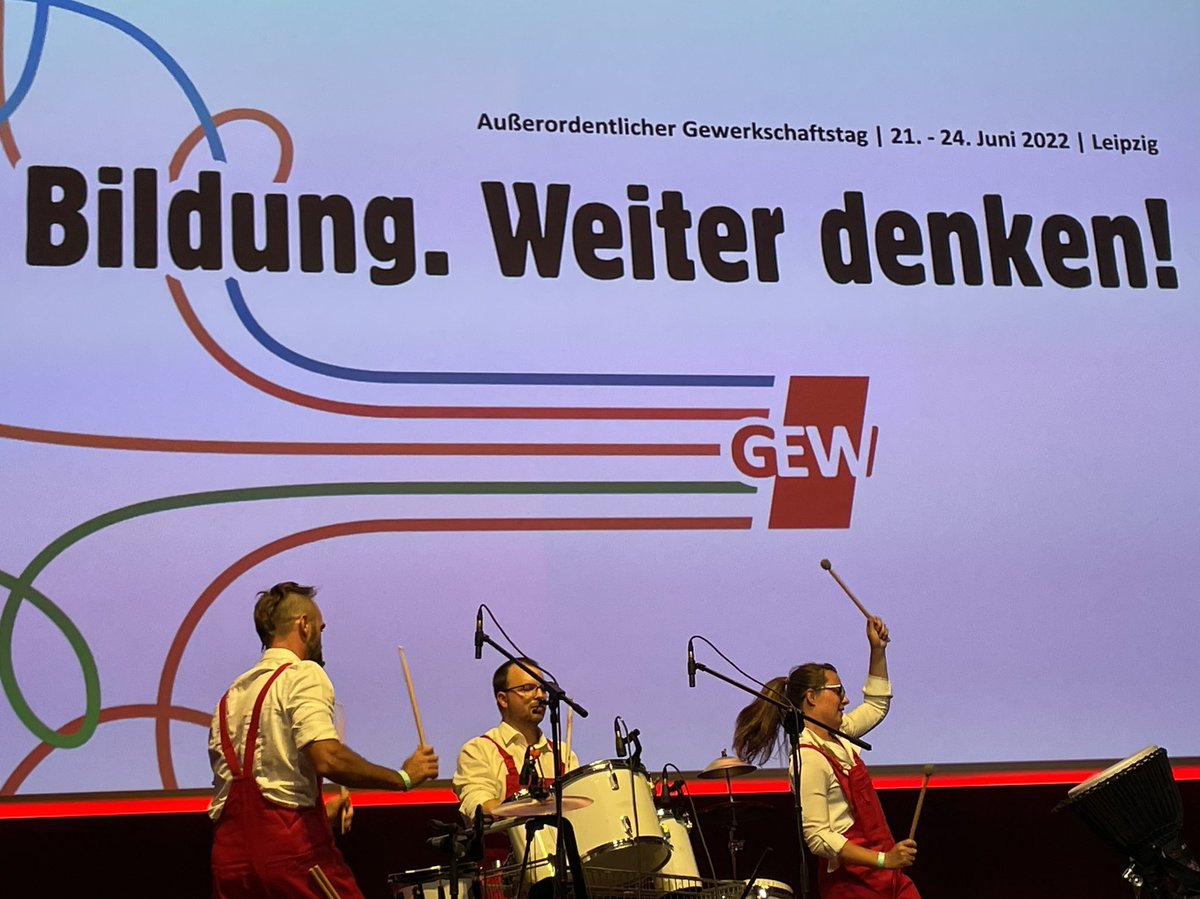 Proud to be at the Extraordinary Congress of @gew_bund in Leipzig on behalf of <a href="/eduint/">Education International</a> Great opening beats! Good luck @MaFinnern and <a href="/AKellerGEW/">Andreas Keller</a>