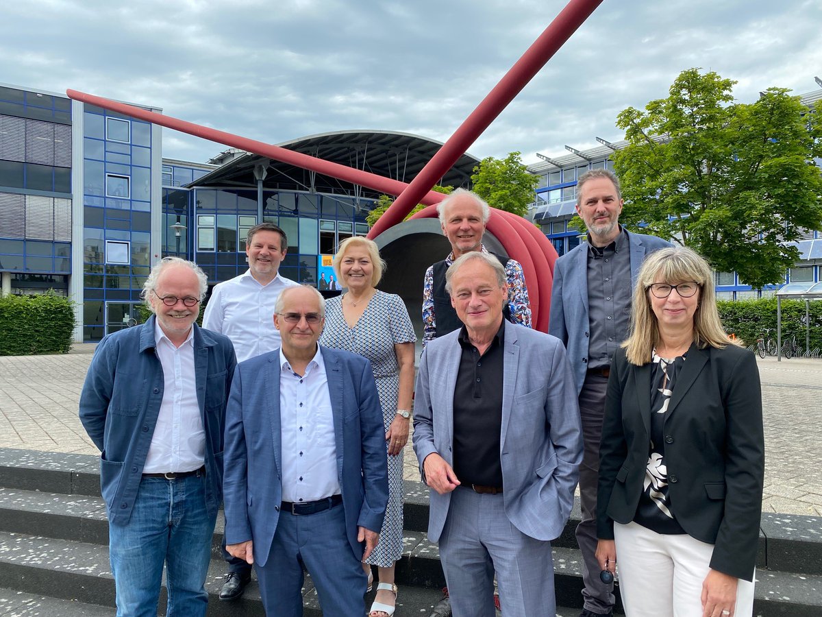 h_bonnrheinsieg's tweet photo. Das #Präsidium der #H_BRS hat das #Rektorat der #Alanus #Hochschule sowie deren Fachbereichsleitung #Architektur zur gemeinsamen Sitzung getroffen - ein freundschaftlicher und inspirierender #Austausch, bei dem es um Möglichkeiten einer #Zusammenarbeit ging. @wwwalanusedu https://t.co/SscQxwjFl1