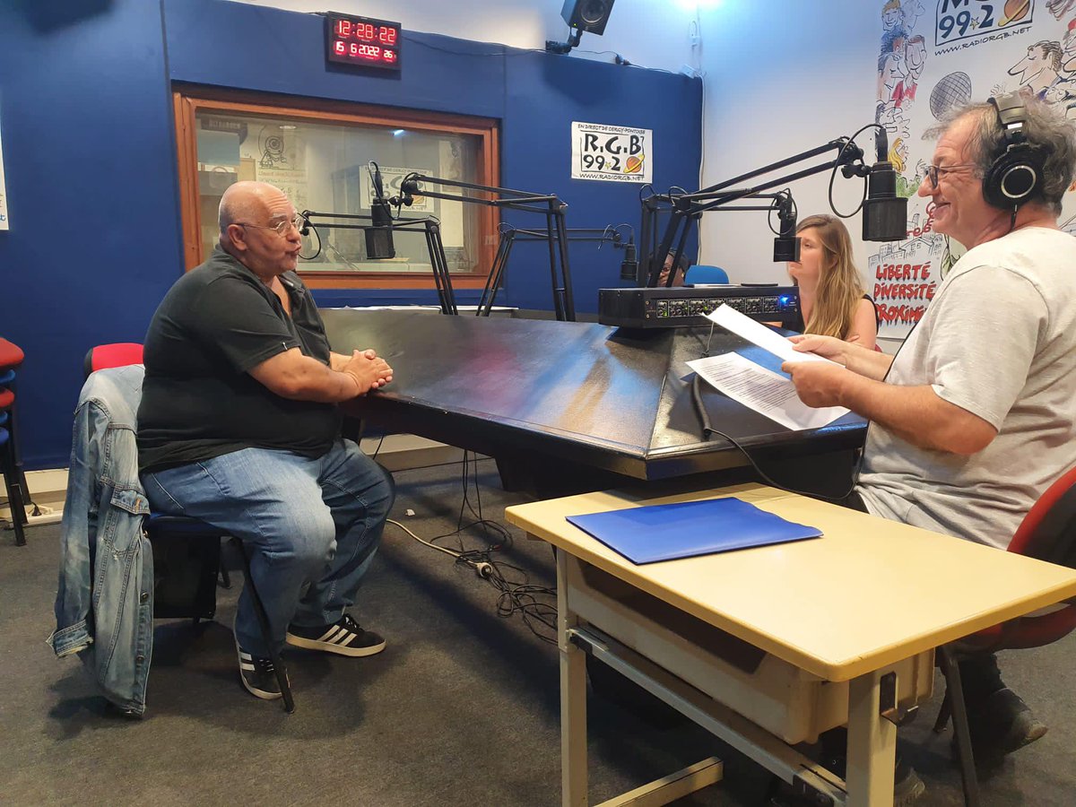 pointscommunsSN's tweet photo. 🎧 Vous avez raté l'émission Points communs du mois de #radio @RGB_992 sur le thème de #GrandEnsemble ? Pas de panique, elle est disponible sur YouTube : https://t.co/zbkAtaxXHt
📅 Grand Ensemble, samedi 9 juillet à 18h30 & 20h30, #Pontoise
https://t.co/8VRuS5Cue7 https://t.co/5vGyq0YY6I