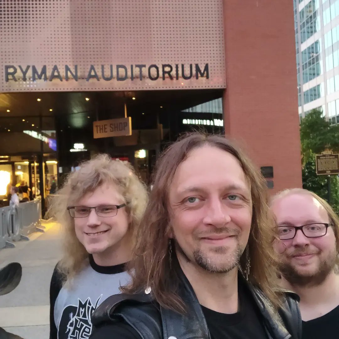 Honky Tonk Hellions made it to Nashville!!
.
.
#midnitehellion #midnitehellionband #nashville #metal #heavymetal #thrashmetal #metaltour #rymanauditorium