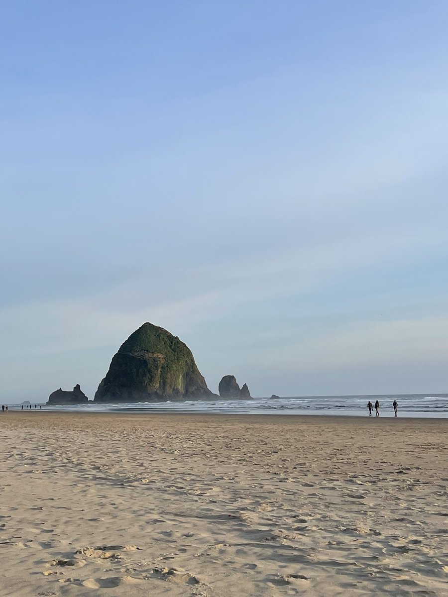 calibenton's tweet photo. Cannon Beach, Oregon 

May 2022 https://t.co/KPIsVc6NSt