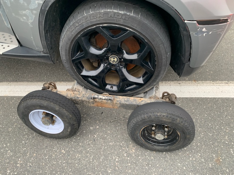 OPP_HSD's tweet image. #NiagaraOPP stopped this tow truck for a safety inspection yesterday, which it failed, and further the driver was found to be suspended. Vehicle removed from service and driver charged. ^kw 
#KnowYourTow