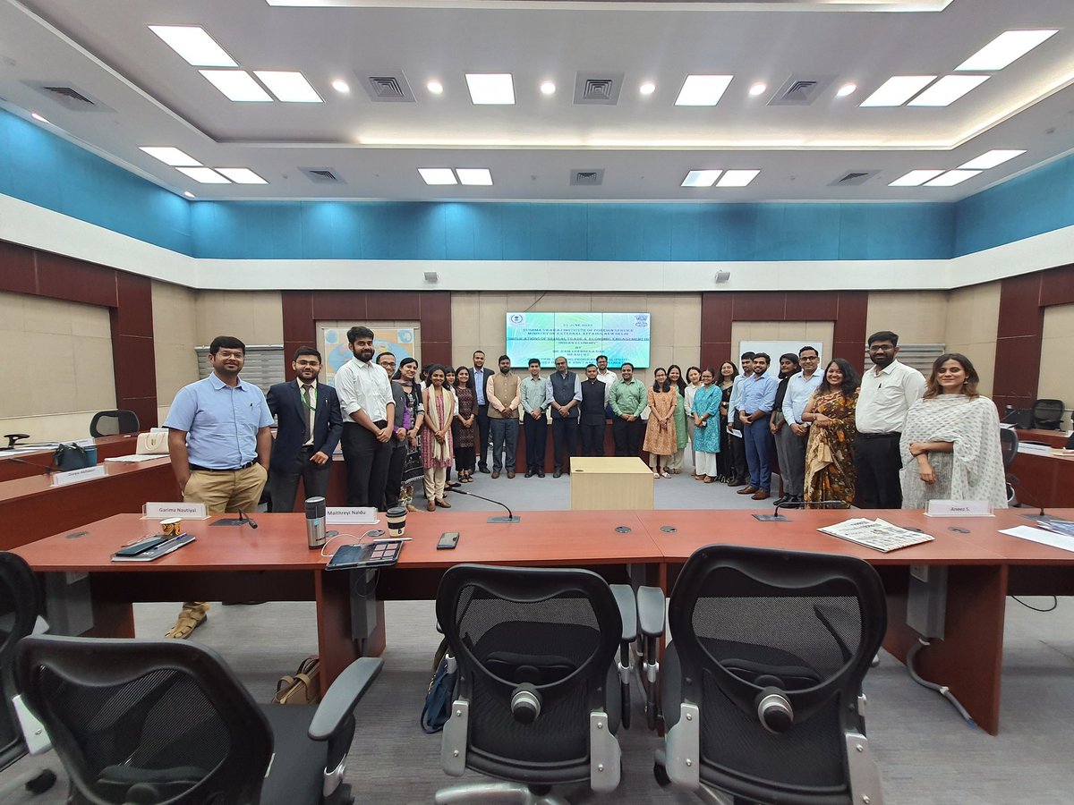 CRT_India's tweet photo. Dr Ram Upendra Das @Upendra900 Head and Professor CRT addressed Indian Foreign Service (IFS) Officer Trainees of 2021 batch and 2 Bhutanese diplomats on 'Indian Economy and Global Trade and Economic Engagements'
@IFS_Mridu @DoC_GoI @MEAIndia https://t.co/qubYkglUtw