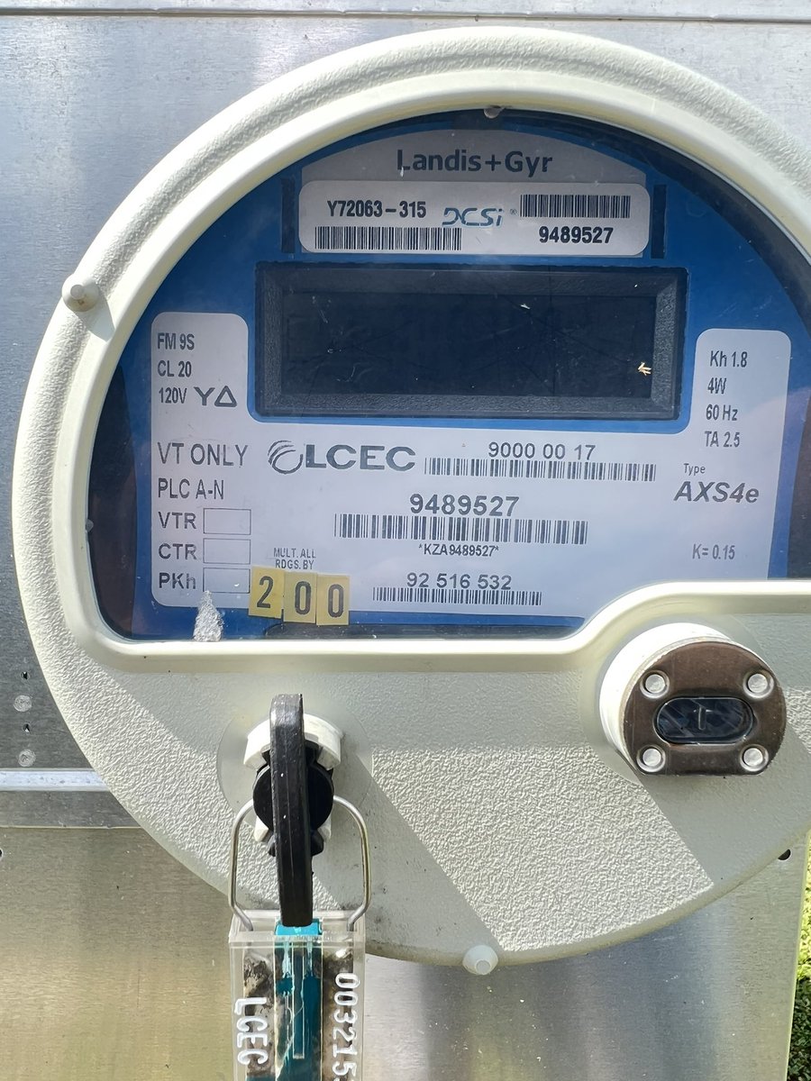 CB_Thomas's tweet photo. @Tesla @TeslaCharging First time encountering this issue. Local power outage knocks out #supercharging station. Spoke with @LCECSWFL to report the outage and they say a crew is working on the issue but no idea of repair time. 
#tesla #supercharging #fail #teslacharging https://t.co/l0lrn5OMdN