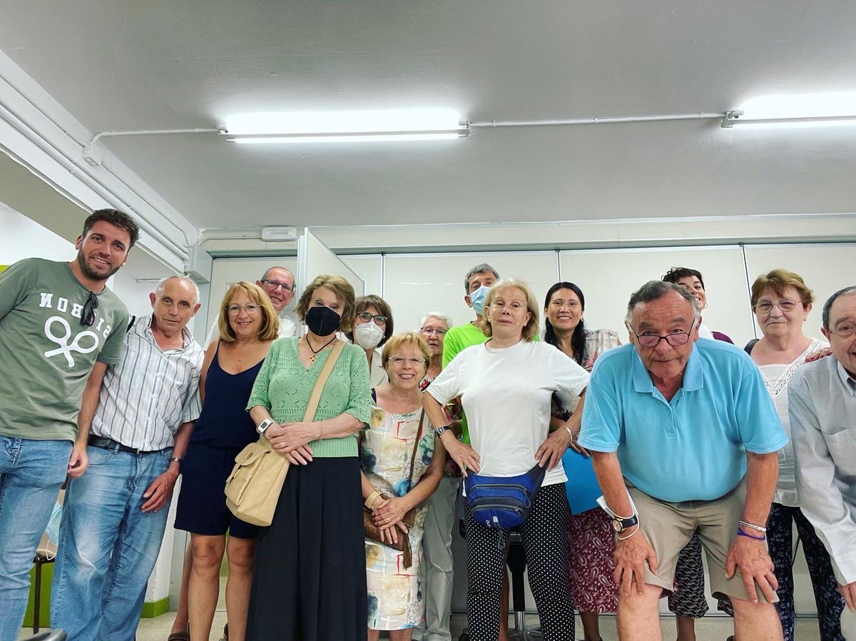 Activitat comunitària realitzada amb el Punt Òmnia de la <a href="/PuntomniafAdsis/">Òmnia Fundació Adsis</a> en el que vam aprendre a fer servir les aplicacions mòbils. #puntomnia #novestecnologies <a href="/xarxaomnia/">Xarxa Òmnia</a>