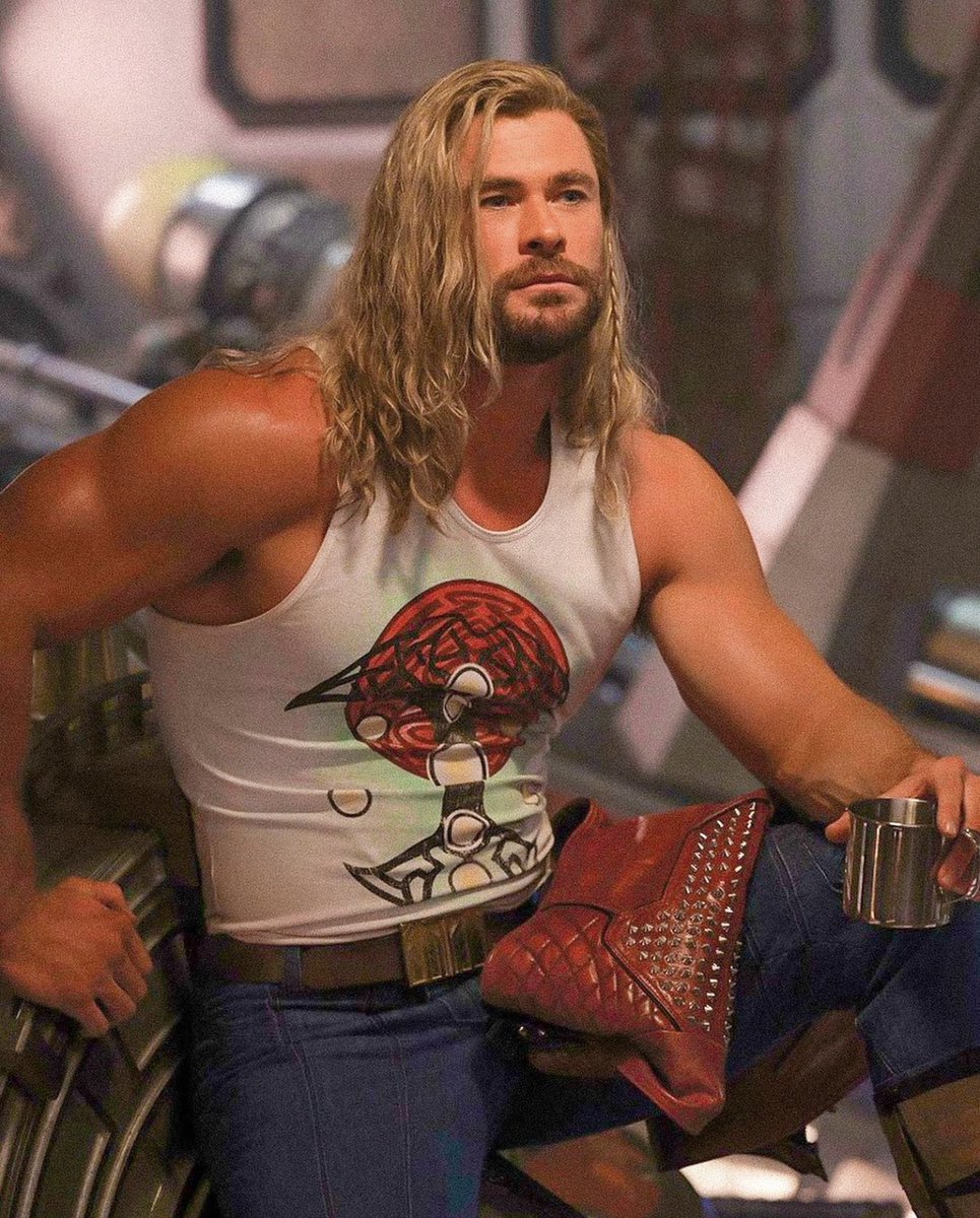 I would like to thank #ThorLoveAndThunder costume designer Mayes C. Rubeo for this fit