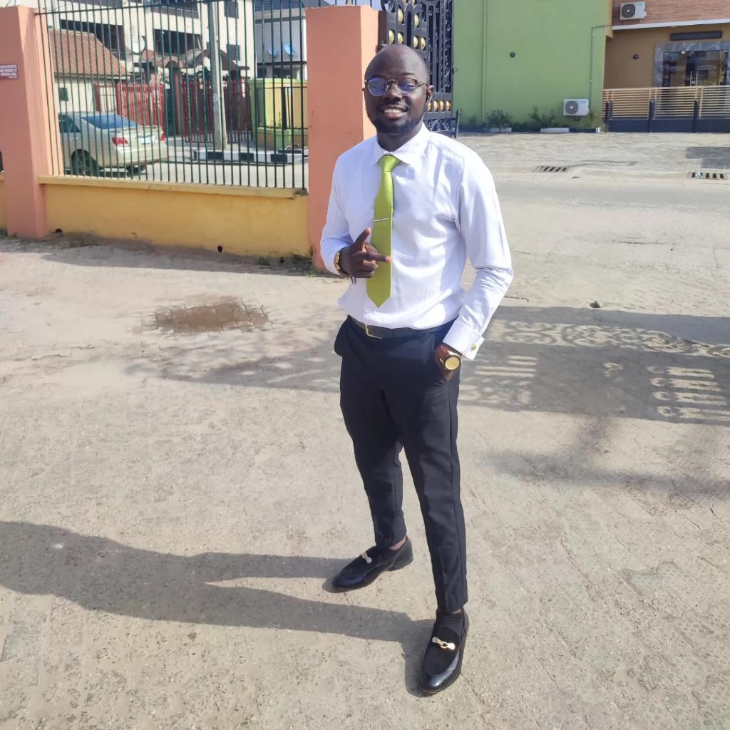 iamYhungB's tweet photo. No days off 
No days off 
I know it sounds a lil painful
But it pays off 
Yall stay winning 
#certifiedfc
#Wizkidfc 🦅🦅 https://t.co/AgR0CQCVK0