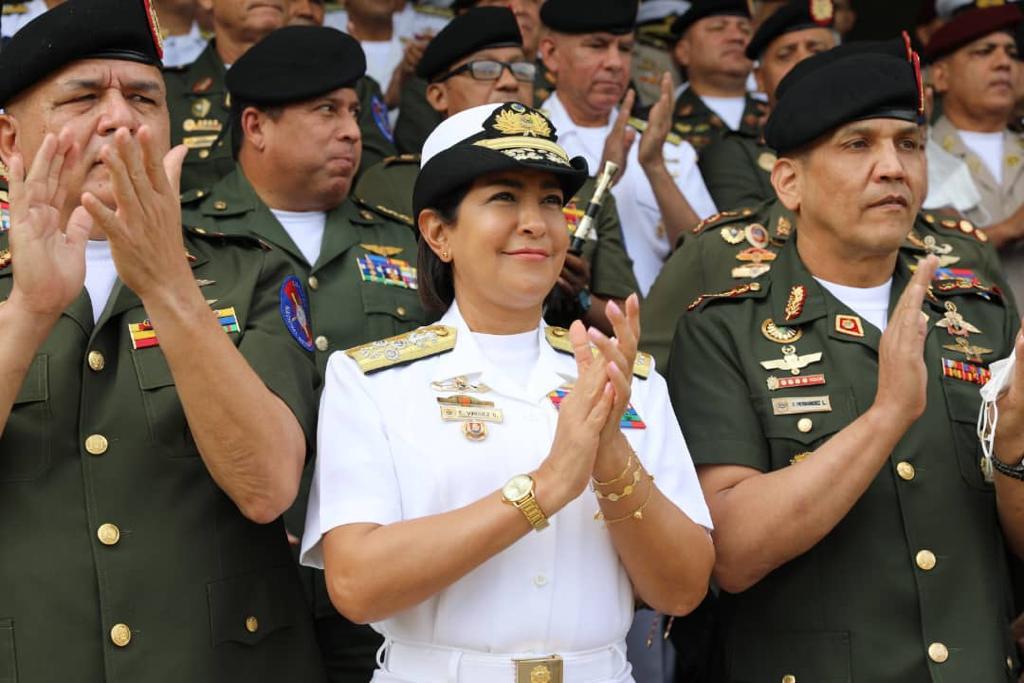 ¡Orgullosa de ser una mujer militar! Treinta y tres años han pasado y mi compromiso como oficial de la <a href="/ArmadaFANBVzla/">Armada_ve</a> está más fortalecido que nunca

#21Jun