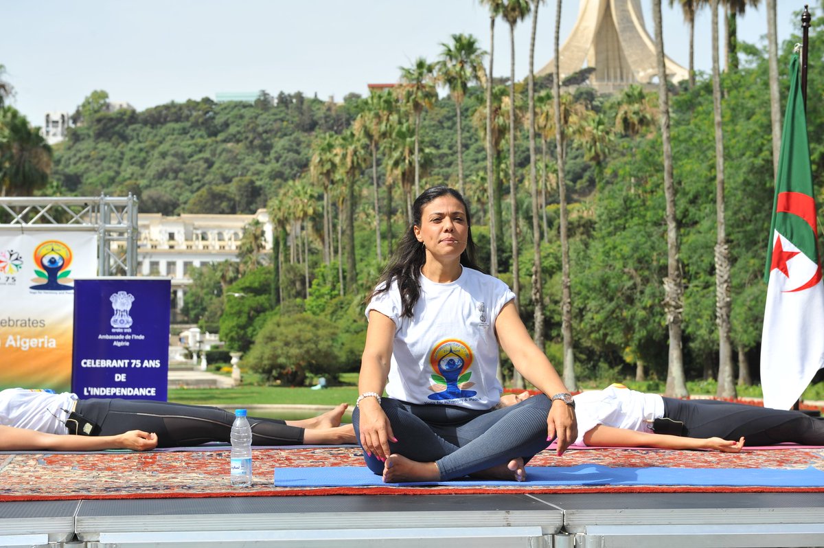 indiainalgeria's tweet photo. 8th International Day of Yoga was successfully celebrated under the guided yoga session by four renowned Algerian yoga instructors Mr. Osman Djamel, Ms. Soheir Louhala, Ms. Aida Merabet and Ms. Hayet Hamlaoui. 

#IDY22
#AzadiKaAmritMahotsav 
@MEAIndia @iccr_hq
@moayush https://t.co/TF47s6vbro