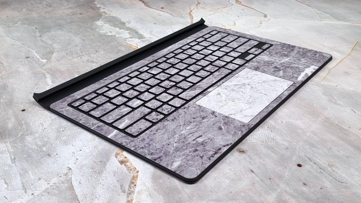POPSKIN's tweet photo. Samsung Galaxy Tab S8 Ultra Book Cover Keyboard 팝스킨입니다. 커버면, 바닥면, 키보드면 이렇게 3면이 제작 가능하고, 3면중 원하는 부위만 따로 제작 가능합니다.
#팝스킨 #POPSKIN #갤럭시탭S8울트라 #키보드북커버 #GalaxyTabS8Ultra #BookCoverKeyboard https://t.co/plAsv76UyF