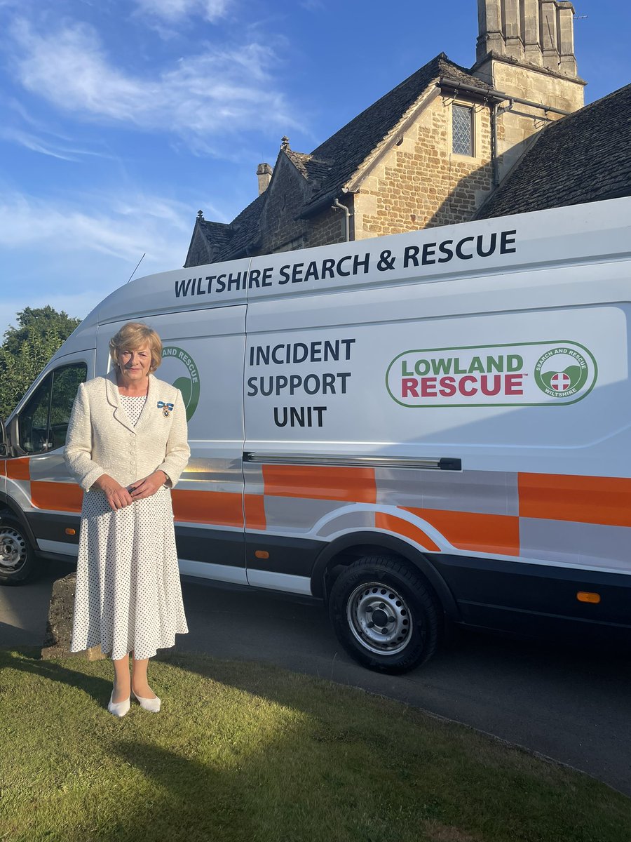 Fiona Lansdowne (@lansdowne_fiona) on Twitter photo Presenting awards at Bowood for Wiltshire Search and Wiltshire. Searching and recovering missing people throughout the county and further afield when needed. <a href="/WiltsLieutenant/">Wiltshire Lieutenancy</a> @Highsheriffs Presenting awards at Bowood for Wiltshire Search and Wiltshire. Searching and recovering missing people throughout the county and further afield when needed. <a href="/WiltsLieutenant/">Wiltshire Lieutenancy</a> @Highsheriffs
