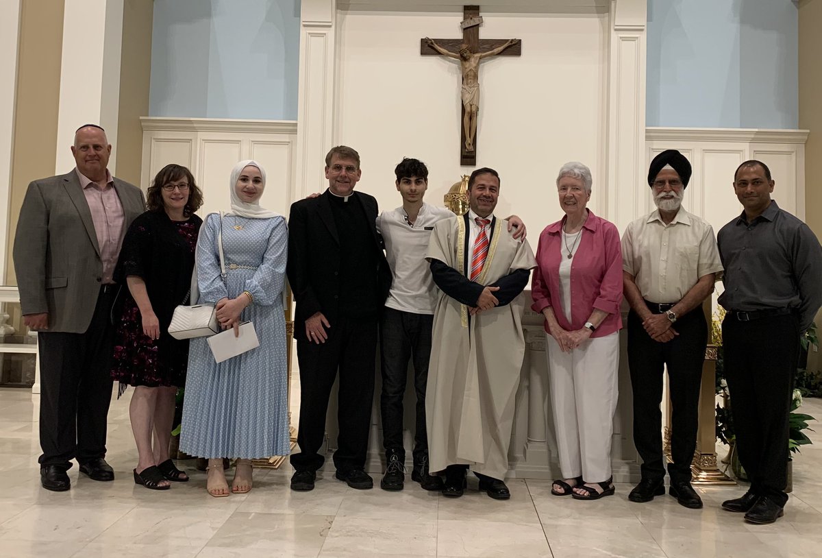 viator_house's tweet photo. Join us today after World Refugee Day as we join with 5 faith traditions in recommitting to opening our nation to those seeking #Asylum asylum. No time to wait as thousands of vulnerable people await at our southern border. Here's a next step for you: https://t.co/O9A5HeTLOG https://t.co/72HcdqAY7B