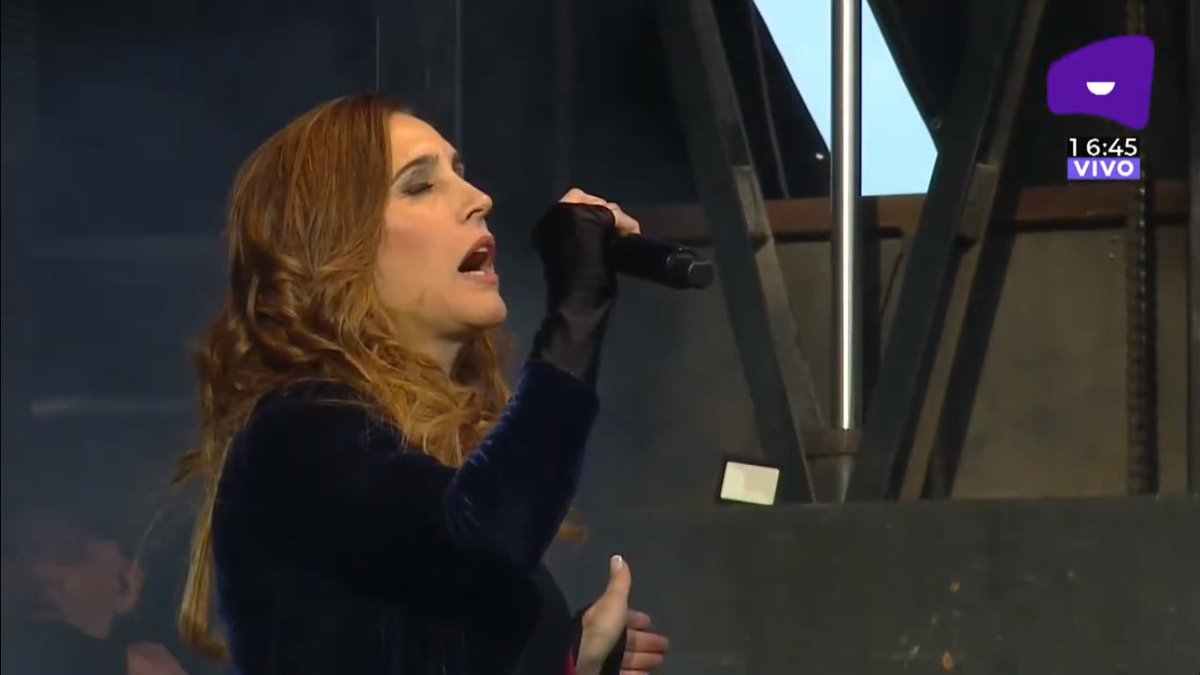 Eliza_deRosario's tweet photo. #Video #ShowCompleto de @sole_pastorutti en #MonumentoALaBandera @MNBandera #Rosario 🎶💖
 
▶️ https://t.co/iap78bQSkS
(Youtube @santafecanal)

#DíaDeLaBandera 🇦🇷🎶 #RosarioTeAmaSole 💖
@laviajeragira @NatiPastorutti @Vicky_Roa 
@No_ella_ @gonzazambo @lavozyelalma https://t.co/uSb4Kj7sak