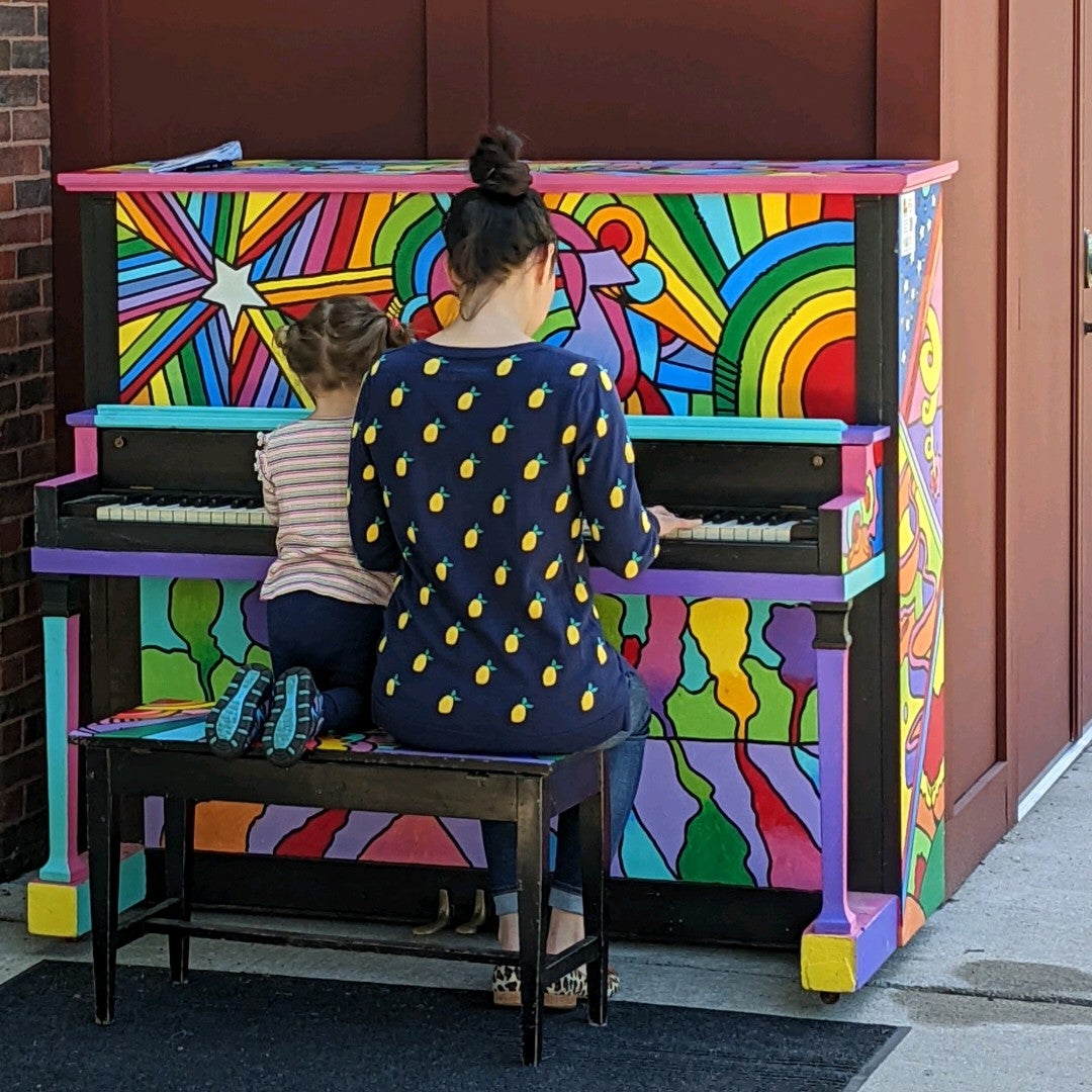 Piano is waiting....

#ArtfulPianoProject
@NewtonCultural
@SteinwayBoston (@ Hyde Park Community Center and Playground - @hydehighlands in Newton Highlands, MA) swarmapp.com/c/evfT1OudeJb