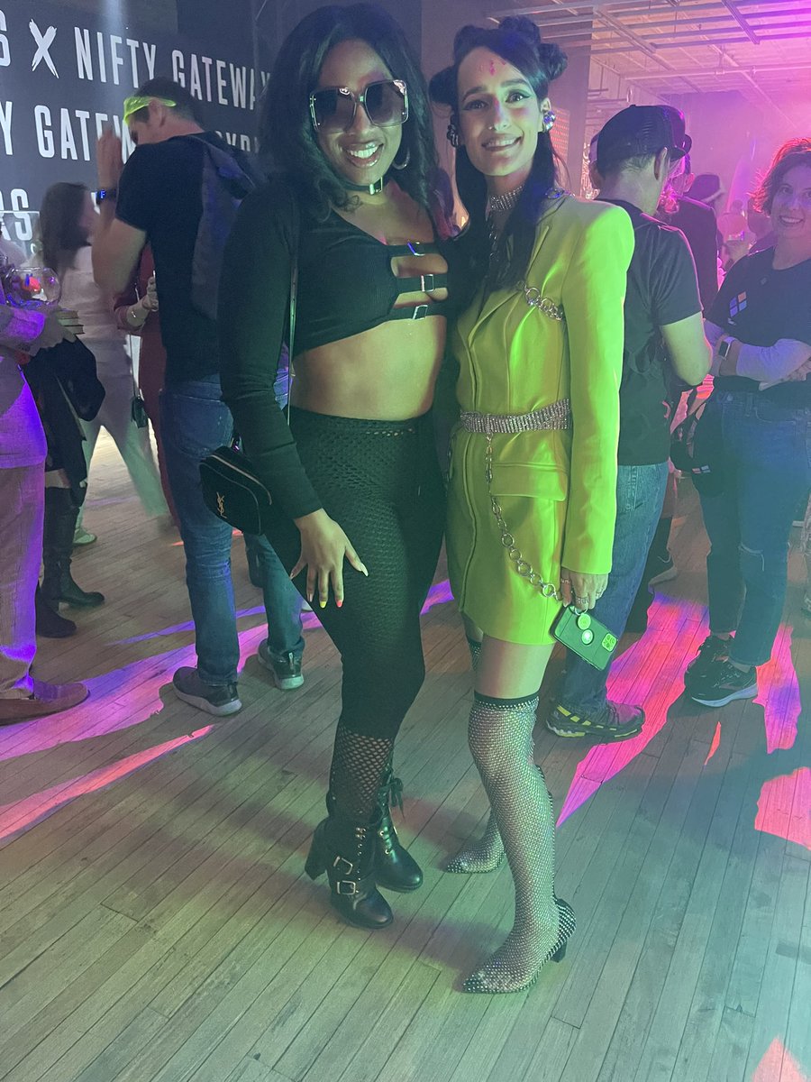 CryptoDuchess_'s tweet photo. It’s safe to say now that @CyberBrokers_ is family. The community is unmatched, you can’t make this up either. The event was absolutely memorable. And I met some phenomenal souls. Shoutout to: @josiebellini @ladydiamondhand @DoubleR_757 @Miguel https://t.co/Cx3q6SXUd0