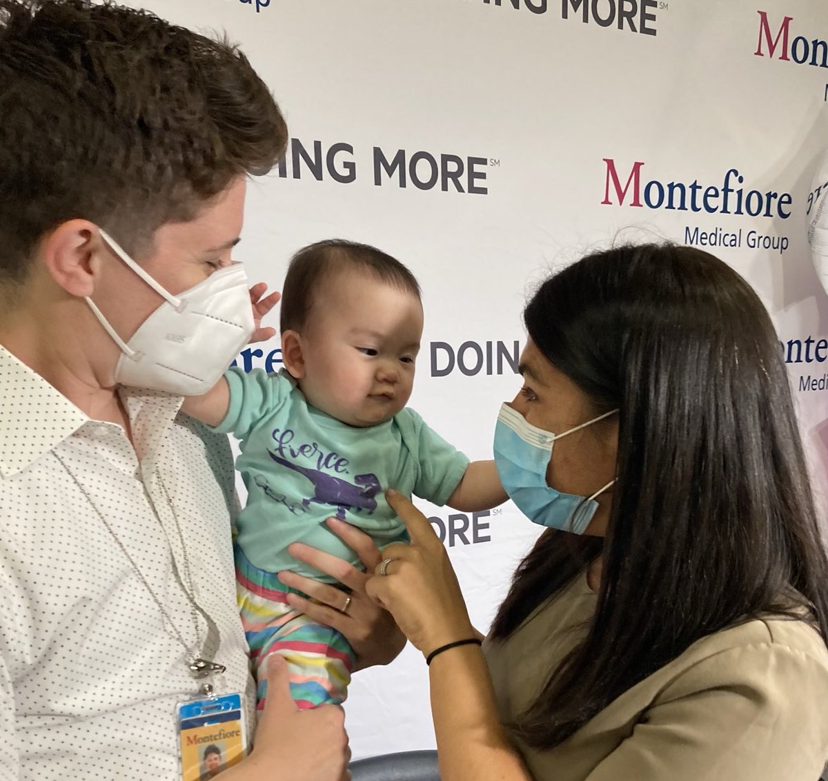 HHSRegion2's tweet image. Thrilled to join some of our youngest NYers getting vaccinated here with ⁦@MontefioreMMG⁩. 

Find out more about vaccines at vaccines.gov