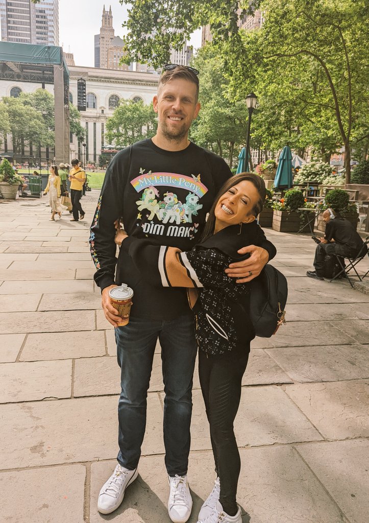 So warm and welcoming 💜 was wonderful to meet you irl! <a href="/lisabilyeu/">Lisa Bilyeu</a> #RadConHomies #DIMMAK