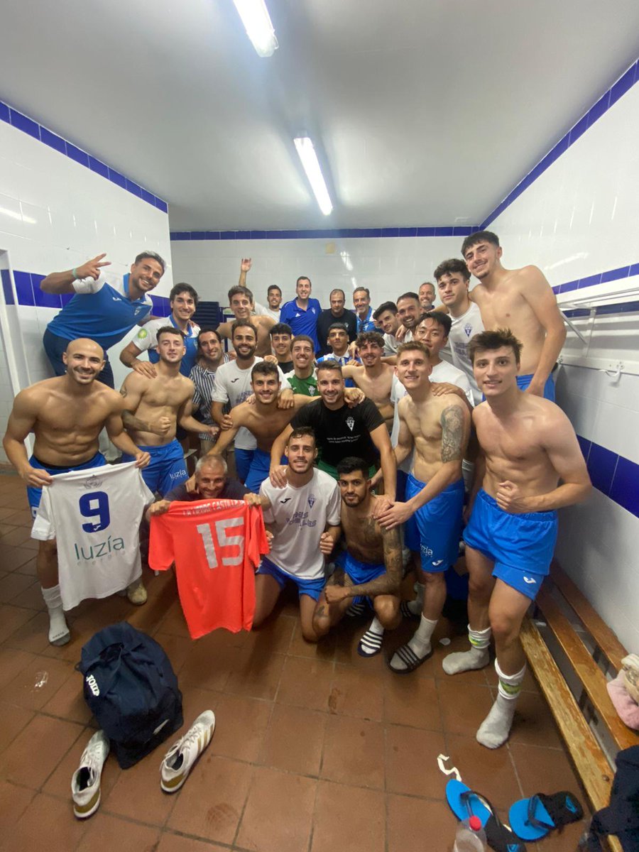 FerCordobaMante's tweet photo. Cuando dejamos los EGOS en la puerta del vestuario y no lo dejamos entrar aflora lo maravilloso del ser humano, eso multiplica las virtudes de un futbolista por 10. Gracias al @castilleja_cf por esta temporada, nos vemos pronto 😏#coaching #coachingdeequipos https://t.co/PooRnXk60r