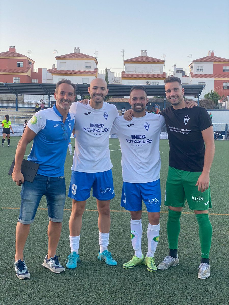 FerCordobaMante's tweet photo. Cuando dejamos los EGOS en la puerta del vestuario y no lo dejamos entrar aflora lo maravilloso del ser humano, eso multiplica las virtudes de un futbolista por 10. Gracias al @castilleja_cf por esta temporada, nos vemos pronto 😏#coaching #coachingdeequipos https://t.co/PooRnXk60r
