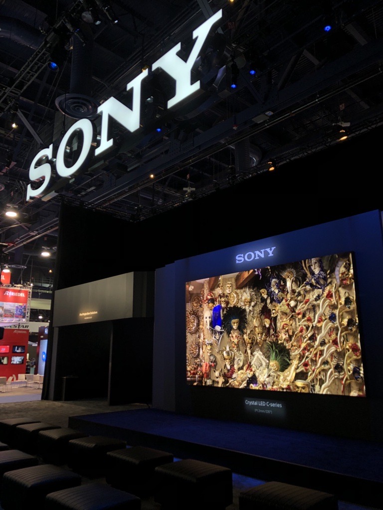 #TBT to yet another stunning stand by our friends at Sony at this year’s #InfoComm. The team used 3 x 7thSense Infinity media servers to power 2 x CLED displays and 9 x Bravia displays.

More about Infinity 7thsense.one/product/infini…

More about Pico 7thsense.one/product/pico